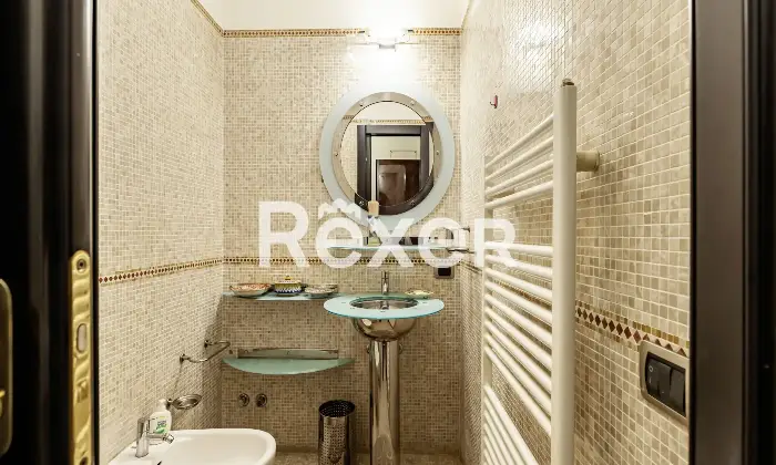 Rexer-Villa-Guardia-Villa-depoca-con-giardino-Altro