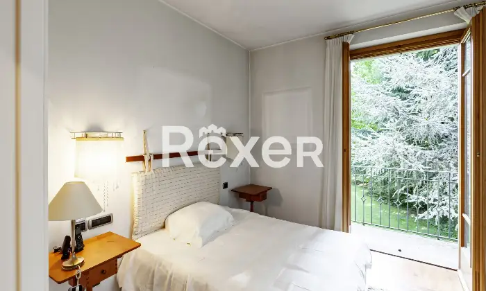 Rexer-Villa-Guardia-Villa-depoca-con-giardino-Altro