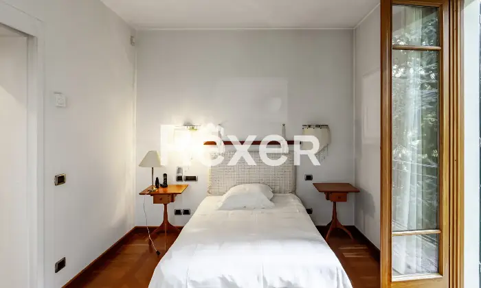 Rexer-Villa-Guardia-Villa-depoca-con-giardino-Altro