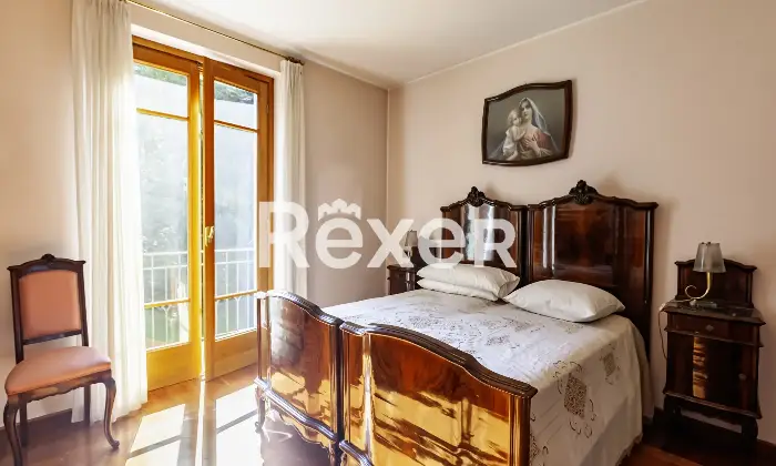 Rexer-Villa-Guardia-Villa-depoca-con-giardino-Altro