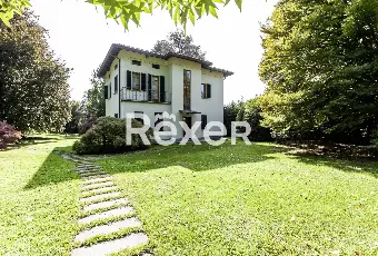 Rexer-Villa-Guardia-Villa-depoca-con-giardino-Altro