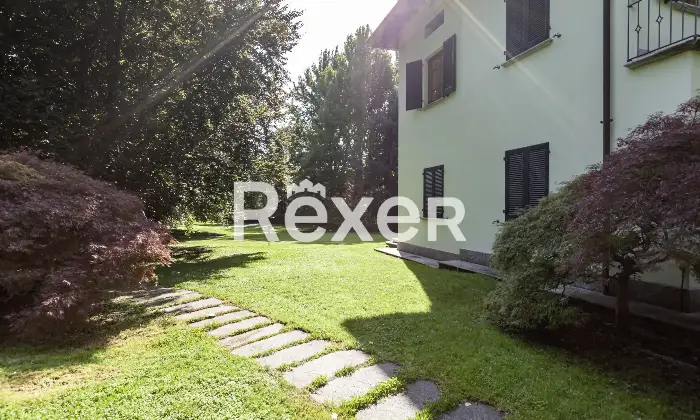 Rexer-Villa-Guardia-Villa-depoca-con-giardino-Altro