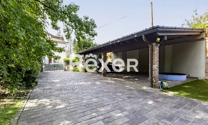 Rexer-Villa-Guardia-Villa-depoca-con-giardino-Altro