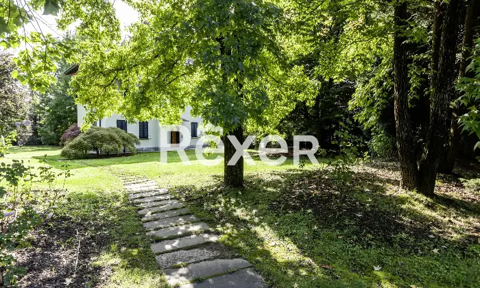 Rexer-Villa-Guardia-Villa-depoca-con-giardino-Altro