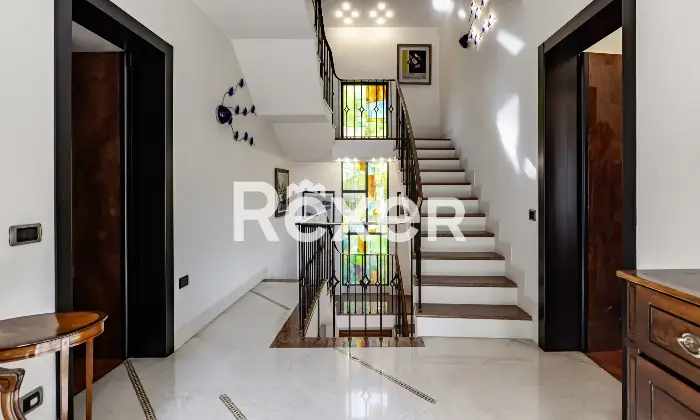 Rexer-Villa-Guardia-Villa-depoca-con-giardino-Altro