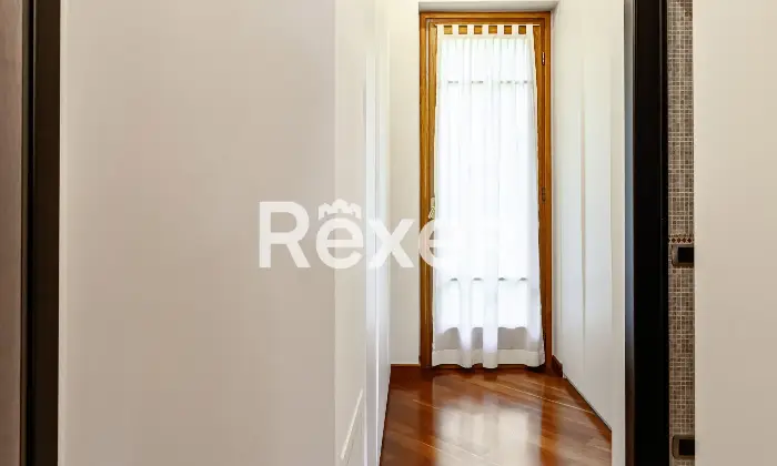 Rexer-Villa-Guardia-Villa-depoca-con-giardino-Altro