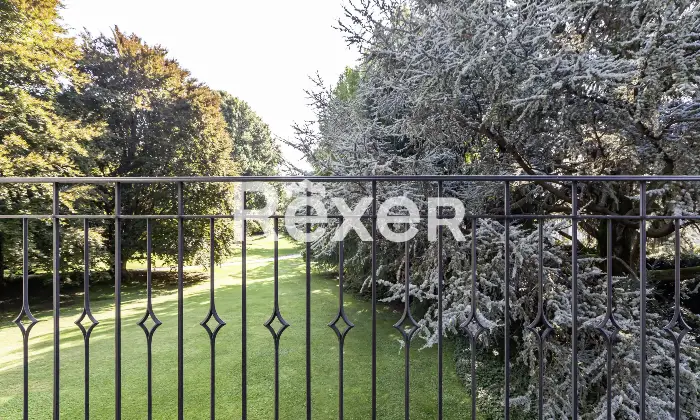 Rexer-Villa-Guardia-Villa-depoca-con-giardino-Altro