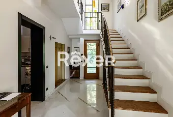Rexer-Villa-Guardia-Villa-depoca-con-giardino-Altro
