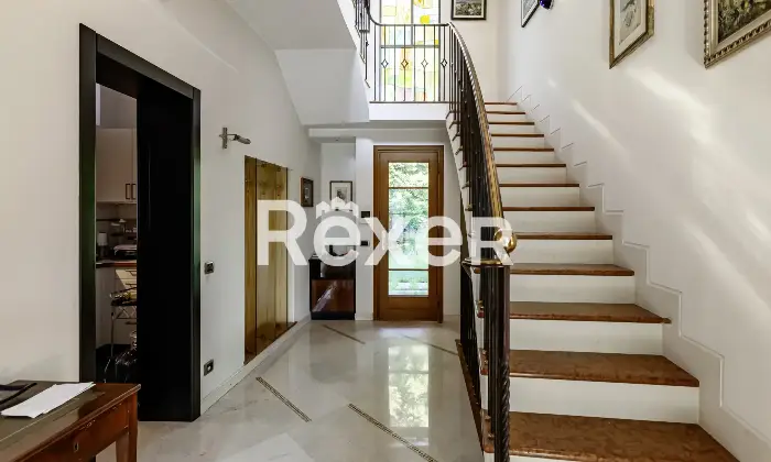 Rexer-Villa-Guardia-Villa-depoca-con-giardino-Altro