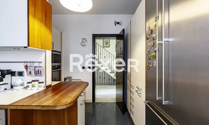 Rexer-Villa-Guardia-Villa-depoca-con-giardino-Altro