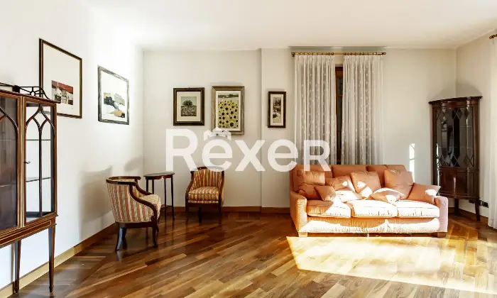 Rexer-Villa-Guardia-Villa-depoca-con-giardino-Altro
