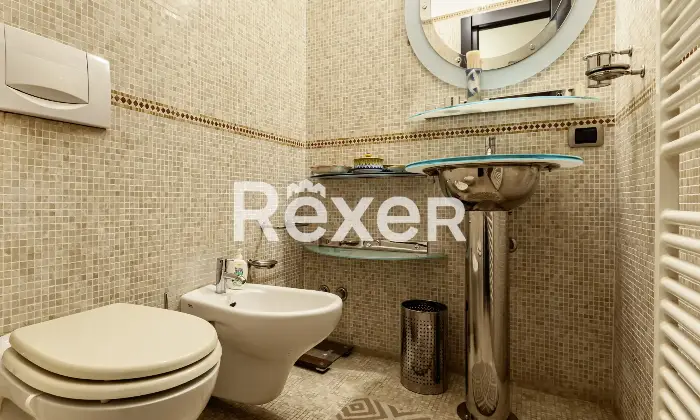 Rexer-Villa-Guardia-Villa-depoca-con-giardino-Altro