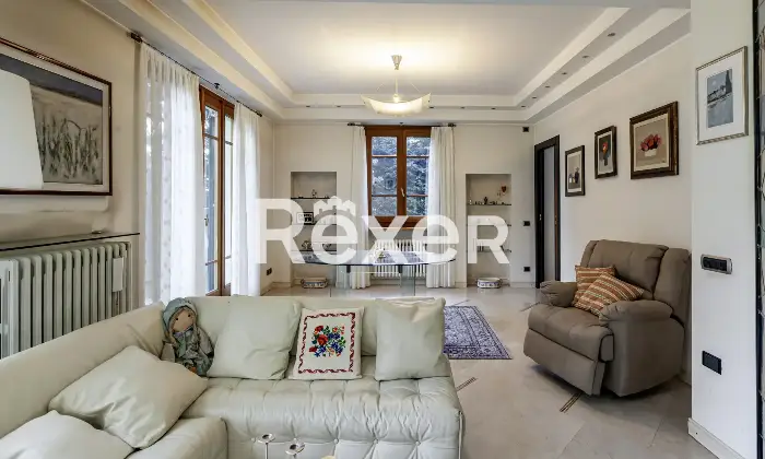 Rexer-Villa-Guardia-Villa-depoca-con-giardino-Altro