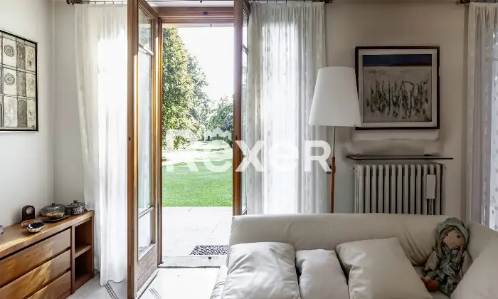 Rexer-Villa-Guardia-Villa-depoca-con-giardino-Altro