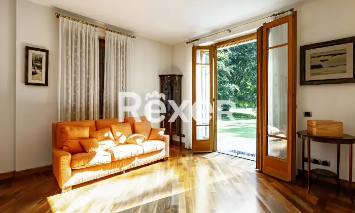 Rexer-Villa-Guardia-Villa-depoca-con-giardino-Altro