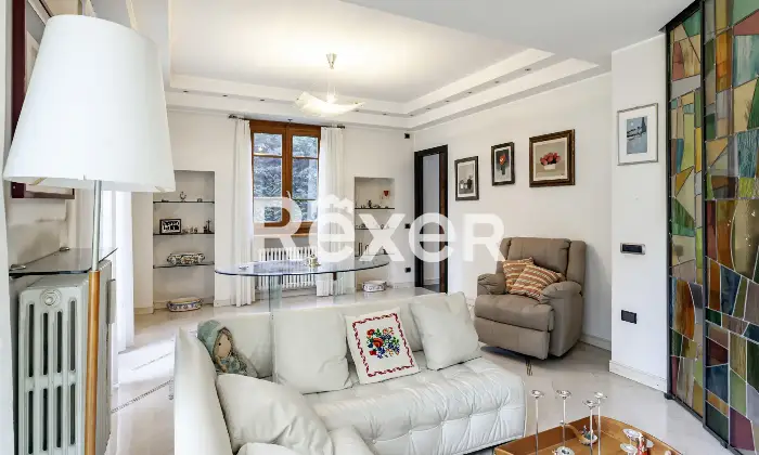 Rexer-Villa-Guardia-Villa-depoca-con-giardino-Altro