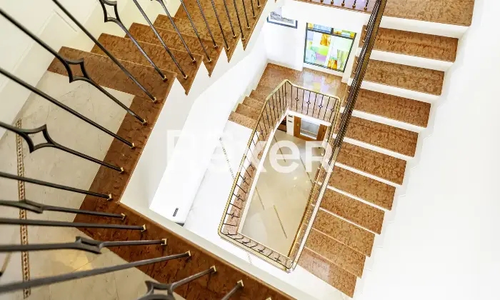 Rexer-Villa-Guardia-Villa-depoca-con-giardino-Altro