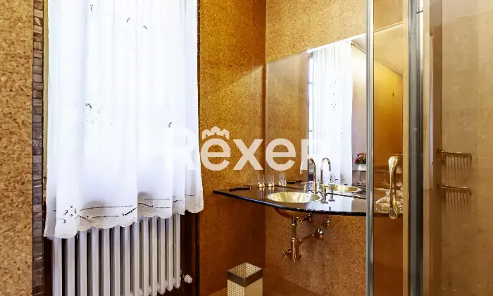 Rexer-Villa-Guardia-Villa-depoca-con-giardino-Altro