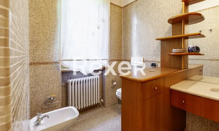 Rexer-Villa-Guardia-Villa-depoca-con-giardino-Altro