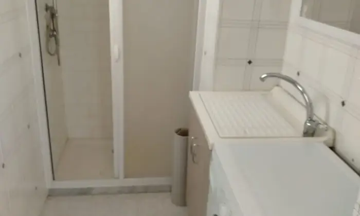 Rexer-Centuripe-Affitto-appartamento-arredato-nel-centro-storico-di-Centuripe-Bagno-di-servizio