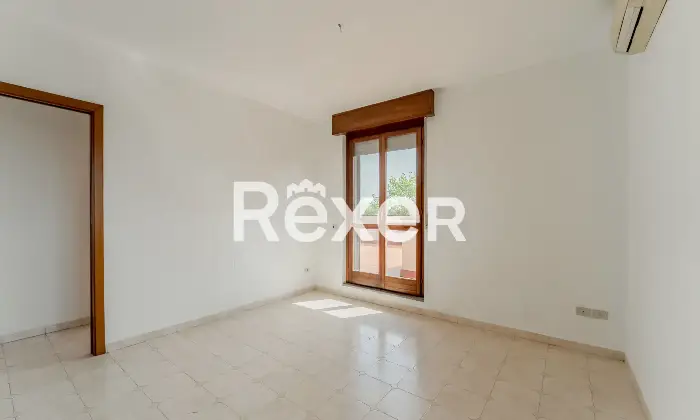 Rexer-Carpiano-Appartamento-con-terrazzo-abitabile-e-box-auto-Altro