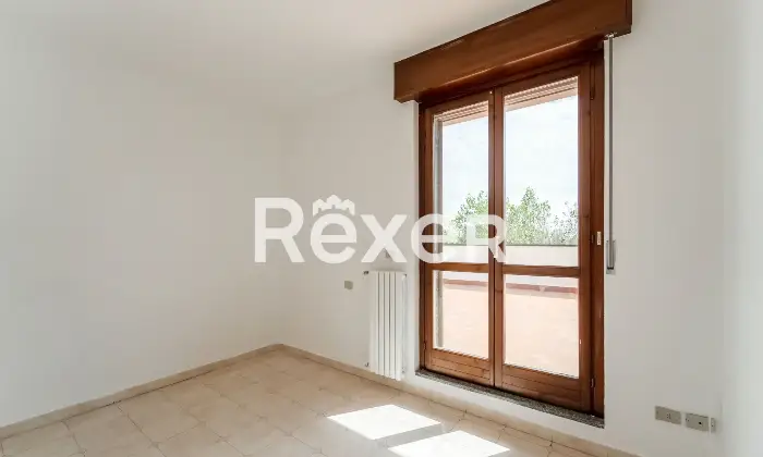 Rexer-Carpiano-Appartamento-con-terrazzo-abitabile-e-box-auto-Altro