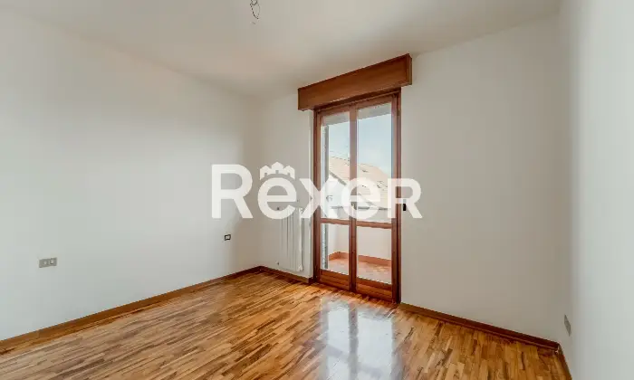 Rexer-Carpiano-Appartamento-con-terrazzo-abitabile-e-box-auto-Altro