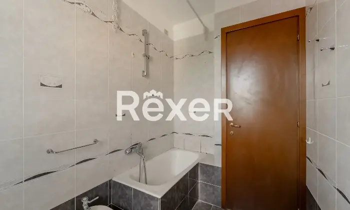 Rexer-Carpiano-Appartamento-con-terrazzo-abitabile-e-box-auto-Altro