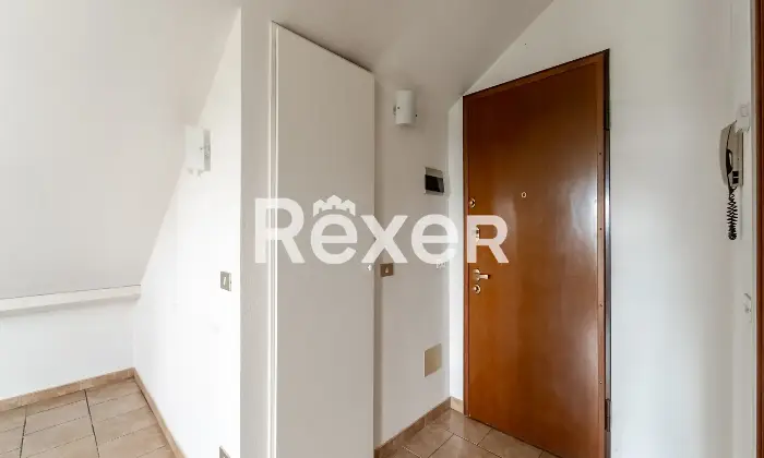 Rexer-Carpiano-Appartamento-con-terrazzo-abitabile-e-box-auto-Altro