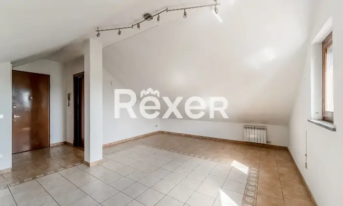 Rexer-Carpiano-Appartamento-con-terrazzo-abitabile-e-box-auto-Altro