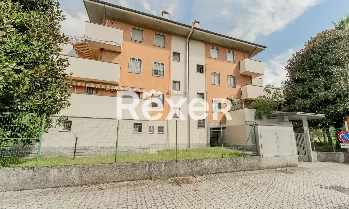 Rexer-Carpiano-Appartamento-con-terrazzo-abitabile-e-box-auto-Altro