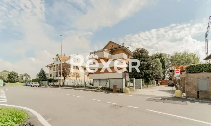 Rexer-Carpiano-Appartamento-con-terrazzo-abitabile-e-box-auto-Altro