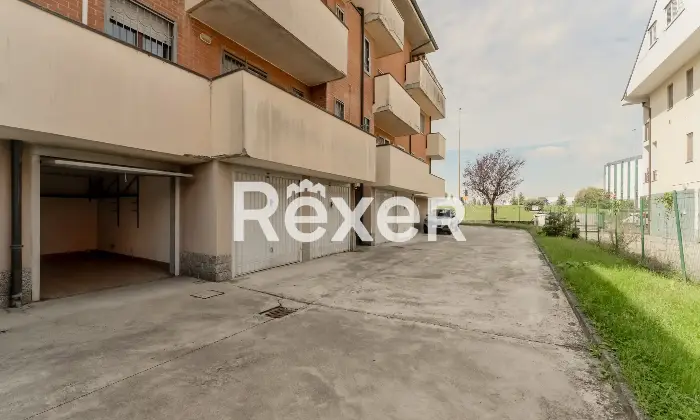 Rexer-Carpiano-Appartamento-con-terrazzo-abitabile-e-box-auto-Altro