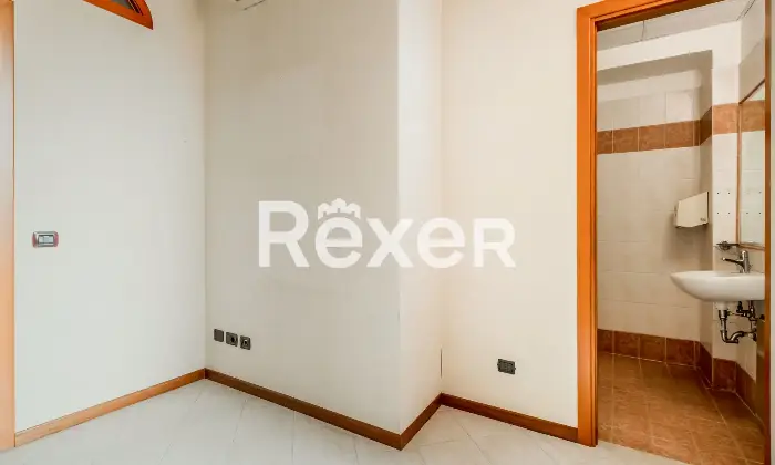 Rexer-Roma-Roma-Immobile-Cielo-Terra-Via-Nemorense-Altro