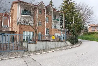 Rexer-Ferrazzano-Spaziosa-villa-su-tre-livelli-con-pi-unit-abitative-garage-e-ampio-giardino-Altro