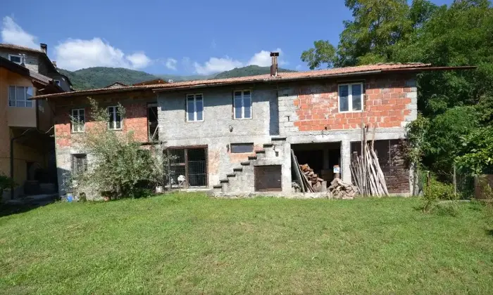 Rexer-Cremia-Rustico-indipendente-con-terreno-e-vista-parziale-lago-a-Cremia-CO-nella-Borgata-di-Vignola-Altro