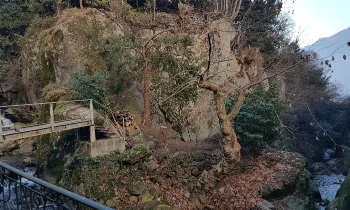 Rexer-Cremia-Rustico-indipendente-con-terreno-e-vista-parziale-lago-a-Cremia-CO-nella-Borgata-di-Vignola-Altro