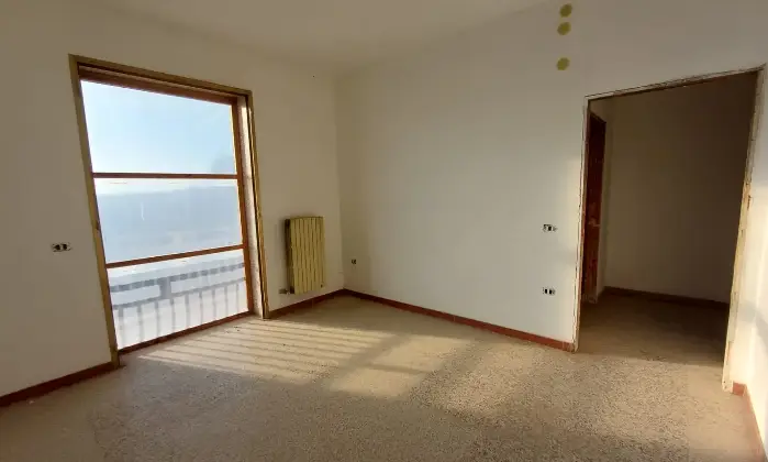 Rexer-Fragagnano-Casa-singola-indipendente-su-pi-livelli-Ampia-metratura-con-terrazzo-Altro