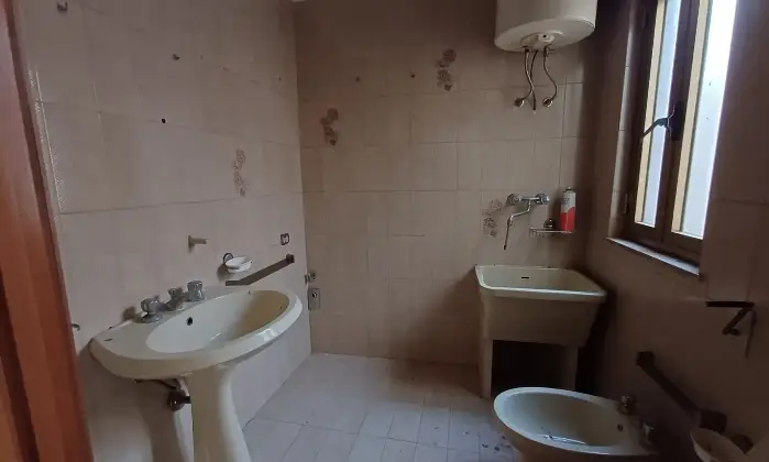 Rexer-Fragagnano-Casa-singola-indipendente-su-pi-livelli-Ampia-metratura-con-terrazzo-Altro
