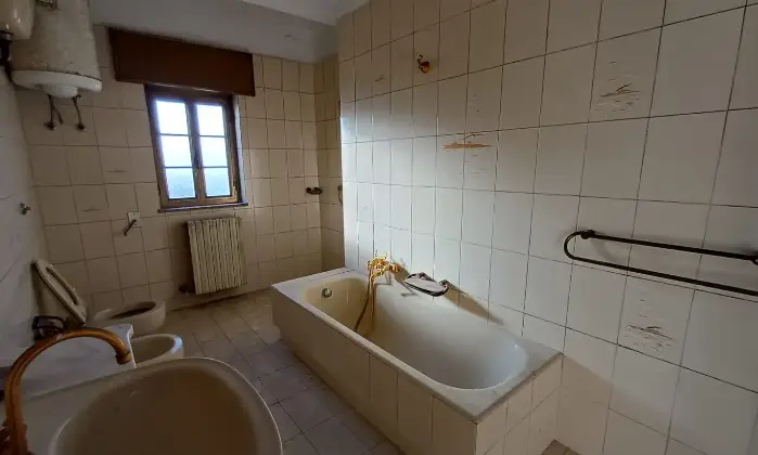 Rexer-Fragagnano-Casa-singola-indipendente-su-pi-livelli-Ampia-metratura-con-terrazzo-Altro