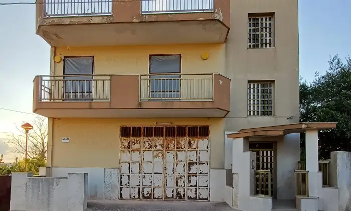 Rexer-Fragagnano-Casa-singola-indipendente-su-pi-livelli-Ampia-metratura-con-terrazzo-Altro