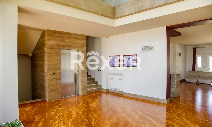 Rexer-Trani-Villa-di-pregio-classe-A-vista-mare-con-piscina-Altro