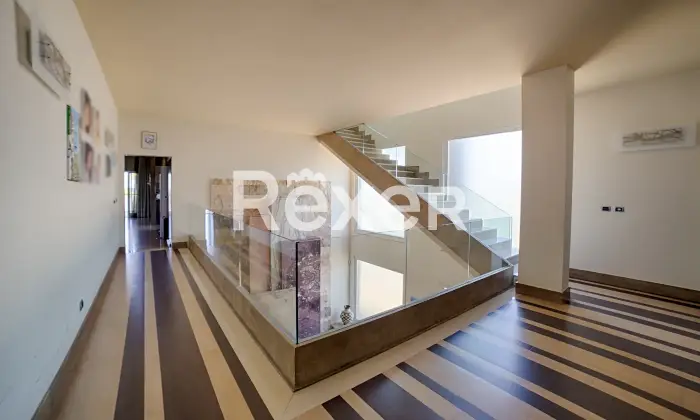 Rexer-Trani-Villa-con-piscina-in-classe-A-vista-mare-Altro