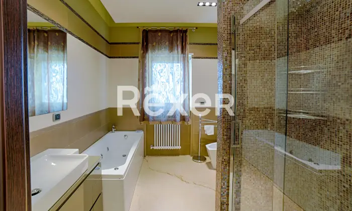 Rexer-Trani-Villa-di-pregio-classe-A-vista-mare-con-piscina-Altro