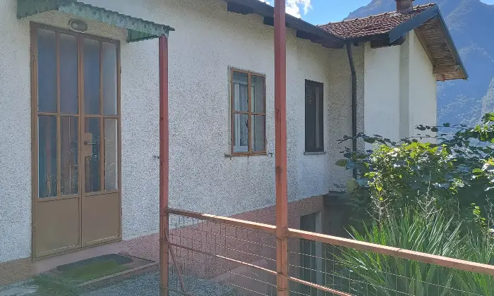 Rexer-Nesso-Casa-indipendente-costituita-da-appartamenti-oltre-terrazze-e-giardino-Altro