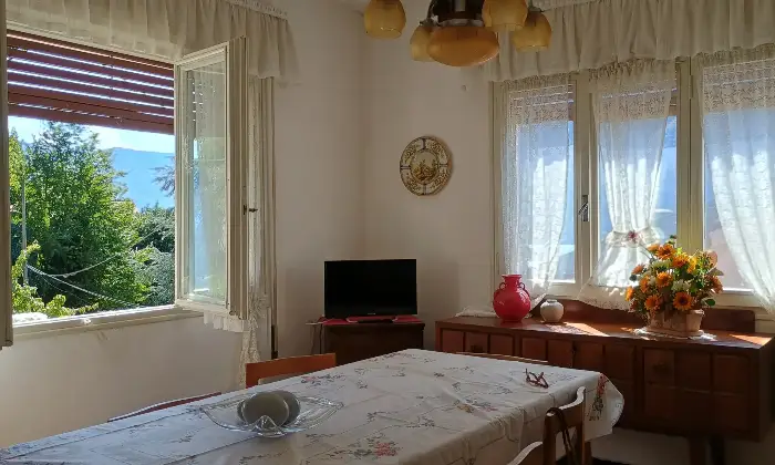 Rexer-Nesso-Casa-indipendente-costituita-da-appartamenti-oltre-terrazze-e-giardino-Altro