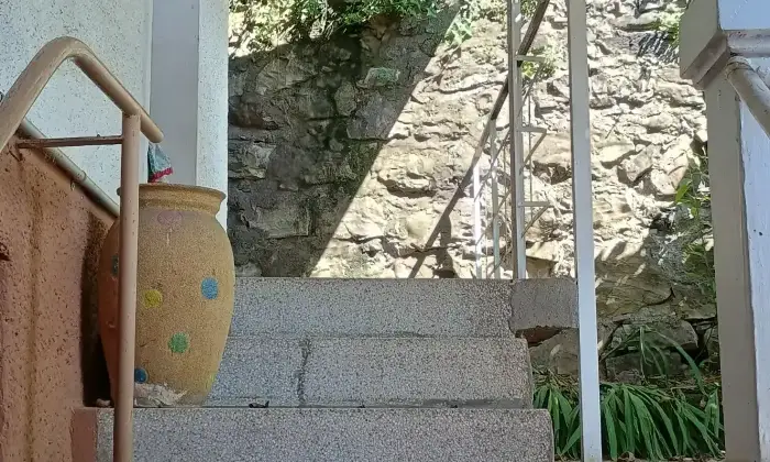Rexer-Nesso-Casa-indipendente-costituita-da-appartamenti-oltre-terrazze-e-giardino-Altro