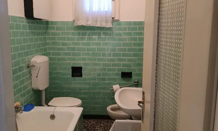 Rexer-Nesso-Casa-indipendente-costituita-da-appartamenti-oltre-terrazze-e-giardino-Altro