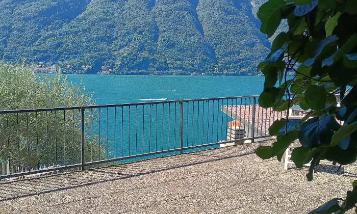 Rexer-Nesso-Casa-indipendente-costituita-da-appartamenti-oltre-terrazze-e-giardino-Altro