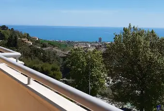 Rexer-Capodarco-Appartamento-in-posizione-collinare-a-km-dalla-spiaggia-di-Porto-San-Giorgio-Libero-su-tre-lati-Altro